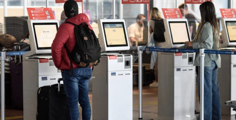 Sernac llama a pedir la devolución de las tasas de embarque a pasajeros que no usaron sus boletos de avión entre 2015 y 2021