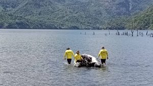 Familia de hombre desaparecido en lago de Coñaripe pide ayuda a privados que cuenten con drones submarinos 