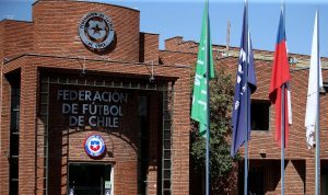 ANFP y clubes chilenos apoyarán a bomberos de regiones afectadas por los incendios forestales