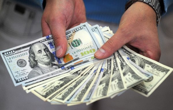 Dólar en Chile: divisa se mantiene a la baja y se acerca a los $790