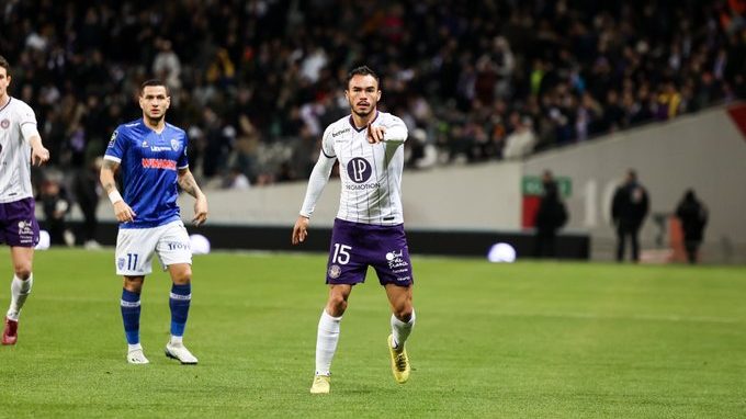 Gabriel Suazo suma su primera titularidad en la goleada de Toulouse ante Troyes por la Ligue 1