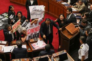 Perú: Congreso bloquea adelantar elecciones por seis meses