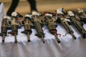 Colombia: pagan para que civiles entreguen armas de fuego