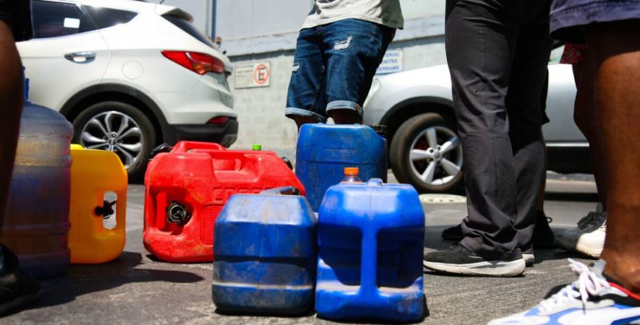 Informan prohibición de comprar combustible en bidones para ocho regiones del país