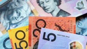 "Es prácticamente neocomunismo": Australia saca a la familia real británica de los billetes de 5 dólares