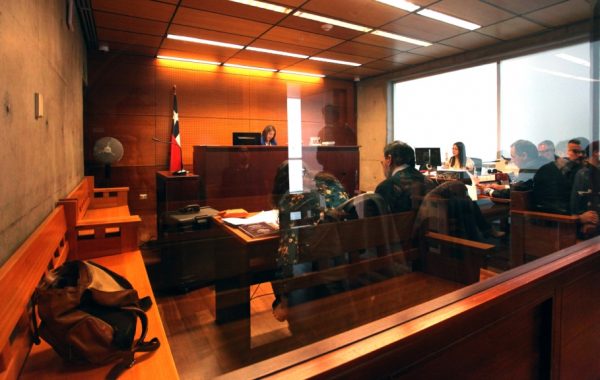 Condenan a 541 días a carabinero que uso a un adolescente como escudo humano en Rancagua