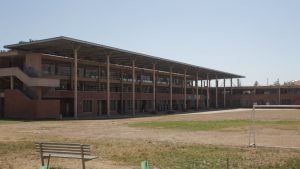 Adolescentes detenidos por riña en colegio de Puente Alto quedan con prohibición de acercarse a las víctimas