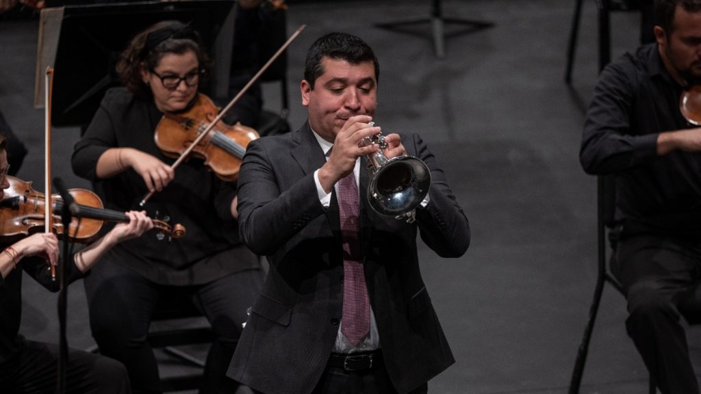 Pacho Flores remeció el Teatro Universidad de Chile con su sonido