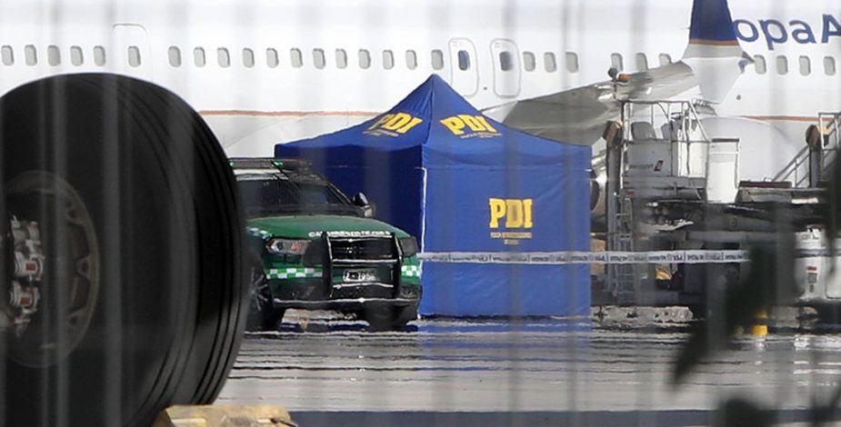 US$32 millones, tres autos para movilizarse, dos muertos y dos heridos: lo que se sabe del frustrado robo en el aeropuerto de Santiago