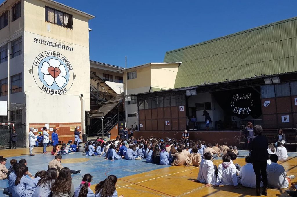 Suspensión de clases en Valparaíso por narcofuneral: director del Colegio Luterano acusa que medida respondió a falta de información