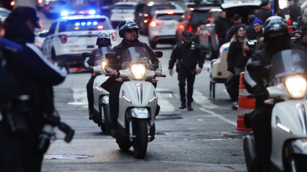 Policía de Nueva York refuerza su presencia en las calles ante posibles manifestaciones tras imputación a Donald Trump