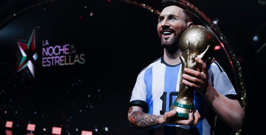 El mejor al museo: Conmebol homenajeó a Lionel Messi con una estatua en tamaño real