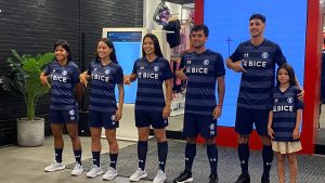 Universidad Católica presenta su tercera camiseta alternativa para la Copa Chile 2023