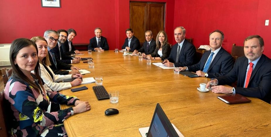Ministerio de Hacienda inicia diálogos con la CPC para una nueva Reforma Tributaria