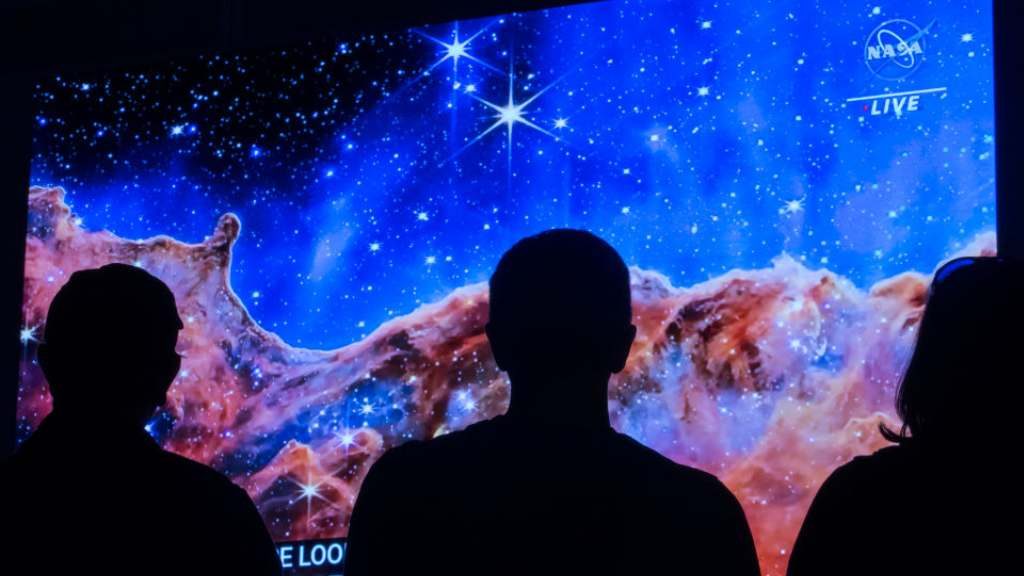 La muerte cósmica nunca se vio tan hermosa: la imagen del JWST con los últimos momentos de una extraña estrella