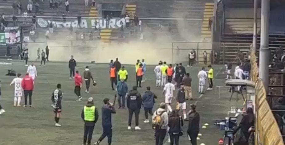 ¡Insólito! Pelea entre barras obliga a suspender duelo amistoso entre Provincial Osorno y Deportes Puerto Montt