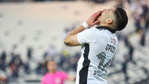 Alfredo Stöhwing confirmó negociaciones para hacer volver a Óscar Opazo desde Argentina: "No fue una buena experiencia para él"