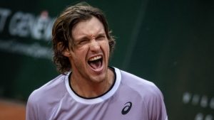 Nicolás Jarry supera a Dellien para lograr su primera victoria en el cuadro principal de Roland Garros
