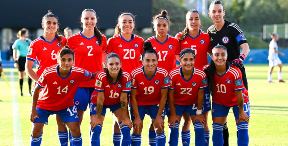 Difícil debut: Luis Mena tendrá su estreno al mando de La Roja Femenina en un amistoso ante Brasil