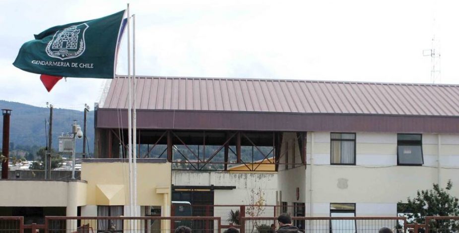 Asados, piscina y visitas sin controles rigurosos: Gendarmería llama a terminar con “privilegios” de los presos mapuche en Angol