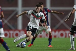 Palestino le igualó a San Lorenzo en Argentina, dejó a los trasandinos terceros y quedó a un paso de clasificar en la Copa Sudamericana