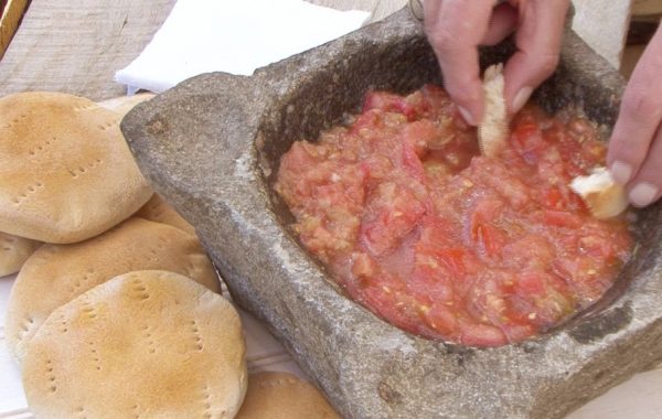 ¡La gastronomía chilena imparable! Chancho en piedra es elegido como la mejor salsa del mundo