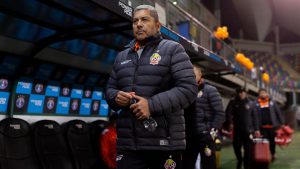 Gustavo Huerta aborda la opción de dirigir series menores en La Roja: "Tendrían que plantearse muchas cosas"