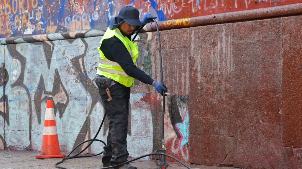 Gobernador Orrego anuncia un 60% de avance en la recuperación de fachadas en eje Alameda