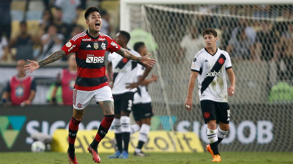 ¡Está en llamas! Erick Pulgar marcó un verdadero golazo en victoria del Flamengo por el Brasileirao