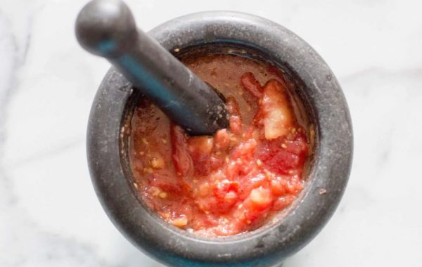 Cómo preparar Chancho en Piedra, la salsa chilena elegida la mejor del mundo