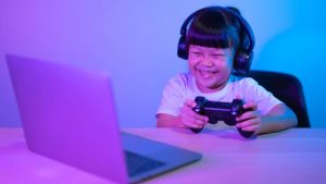 Castigada hasta el fin de los tiempos: niña gasta casi 50 millones de pesos comprando juegos online en China
