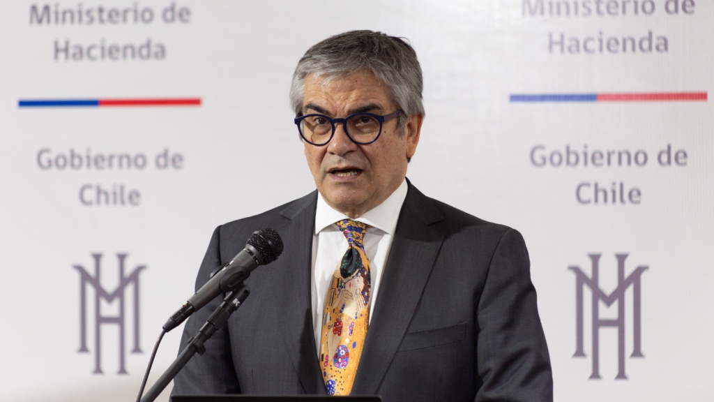 En medio del caso convenios: Gobierno presenta instructivo para acceder a fondos públicos  