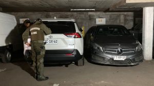 Encuentran nueve vehículos con encargo por robo en estacionamiento de Santiago