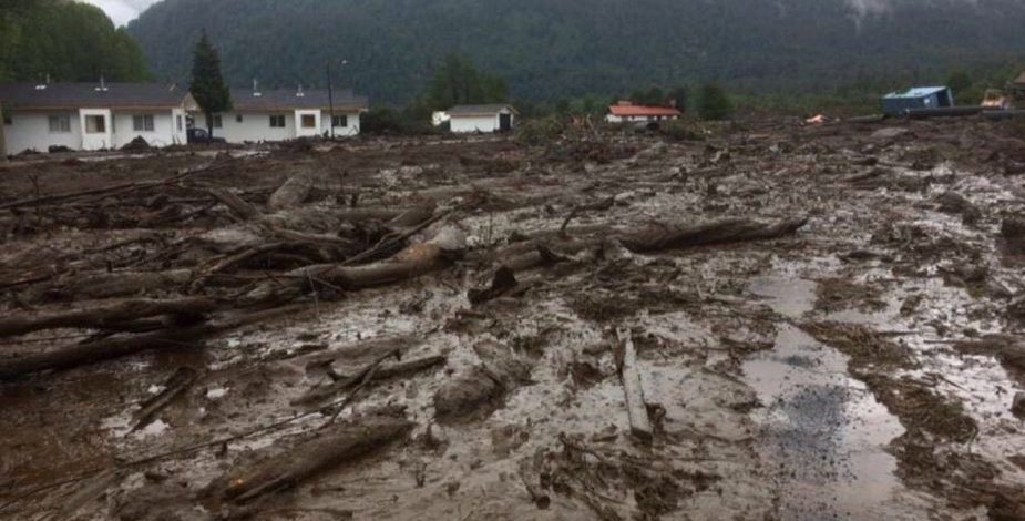 Delegado presidencial confirma hallazgo de dos cuerpos tras aluvión en Curarrehue: una persona sigue desparecida