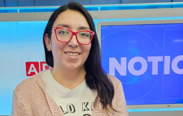Gloria, madre de niña de 9 años que enfrenta la psoriasis: "Uno se cuestiona por qué un medicamento es tan caro respecto al resto del mundo"