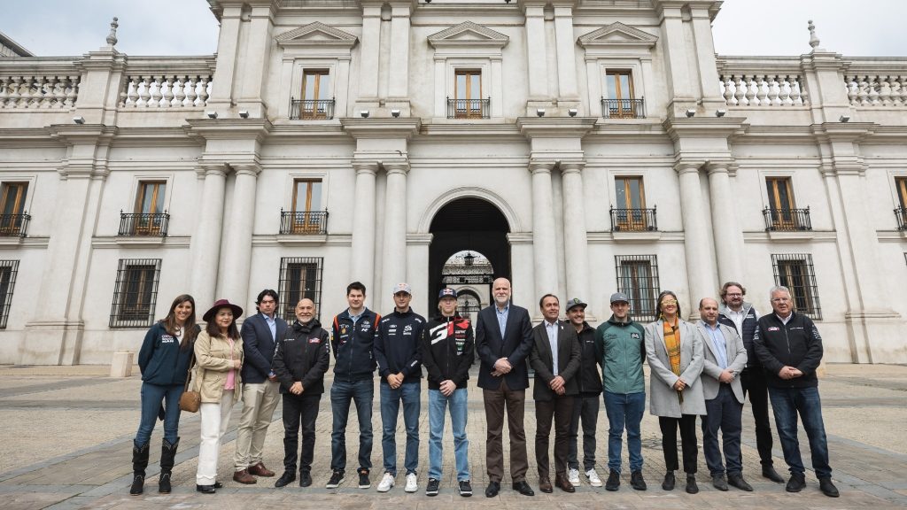 Autoridades de gobierno reciben a pilotos que competirán en la fecha del Mundial de Rally en Chile