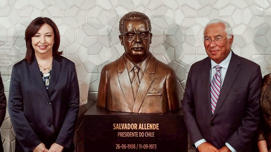Inauguran busto en homenaje a Salvador Allende en Portugal a 50 años del golpe de Estado