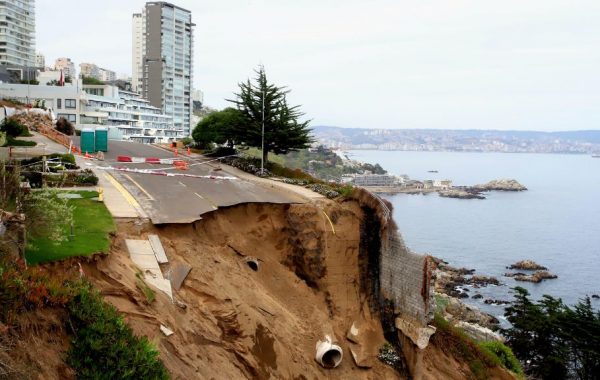 Socavón en Viña del Mar: comienzan trabajos de relleno y coordinación para vaciar departamentos comprometidos