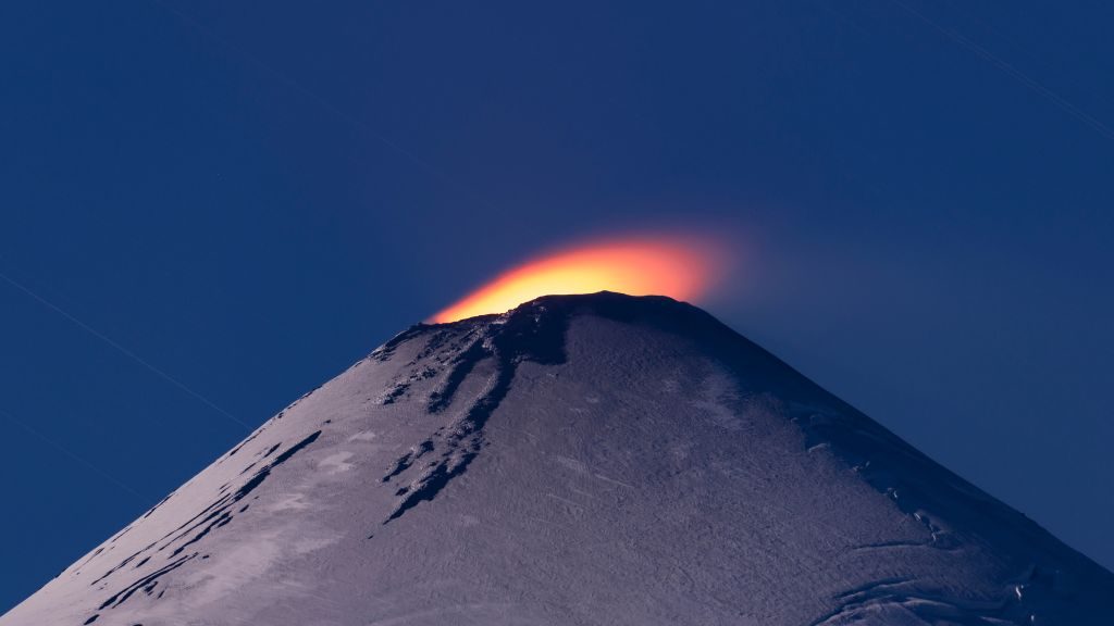 Ministra Tohá y actividad del volcán Villarrica: "Hay riesgo de una erupción similar a la que hubo hace algunos años"