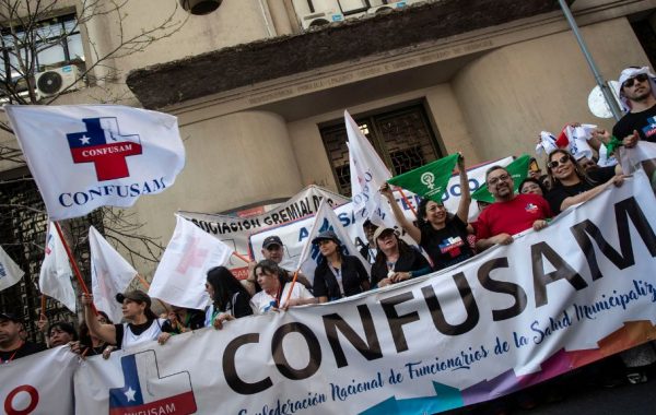 Gremio de salud pública en pie de protesta por falta de diálogo con ministra Aguilera: exigen soluciones ante despidos y estado de bonos