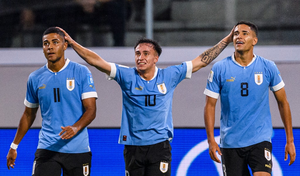 🇺🇾🚨 La selección uruguaya de fútbol anunció su nómina para disputar los  Juegos Panamericanos de @santiago2023oficial y hay dos jugadores qu…