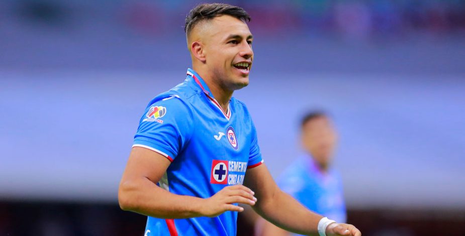 Tras no encontrarle salida: Cruz Azul decide reinscribir a Iván Morales para jugar en la Liga MX