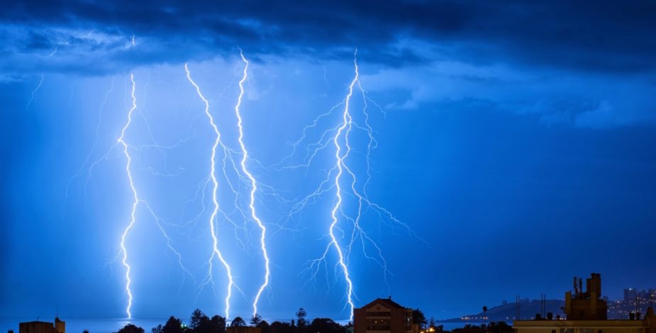 Meteorología Emite Aviso Por Tormentas Eléctricas En Tres Regiones Del País