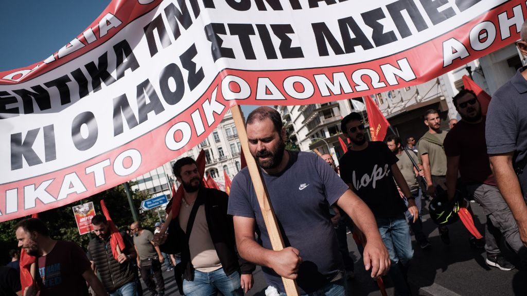 Grecia: aprueban reforma laboral que establece seis días jornadas y 13 horas de trabajo