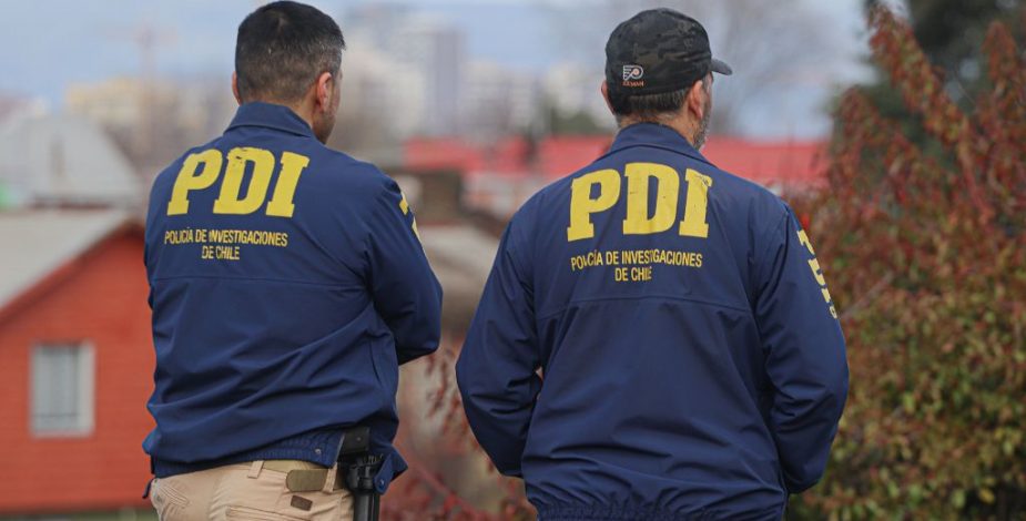 Dos detectives de la PDI son detenidos en el aeropuerto de Santiago por tráfico de drogas