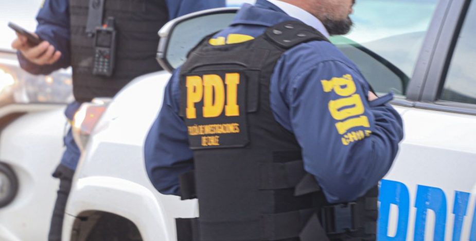 Un encargo con destino a España: todo lo que se sabe del caso de los dos funcionarios de la PDI detenidos en el aeropuerto por tráfico de drogas