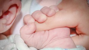 Baja natalidad: estudio explica por qué los chilenos no tienen hijos
