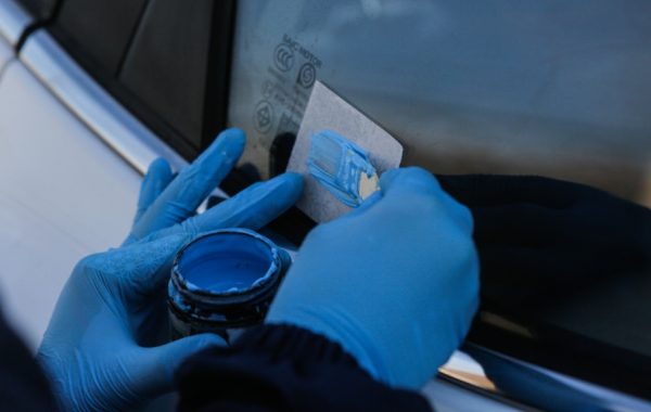 Grabado de patentes en vidrios y espejos: ¿Hasta cuándo hay plazo?
