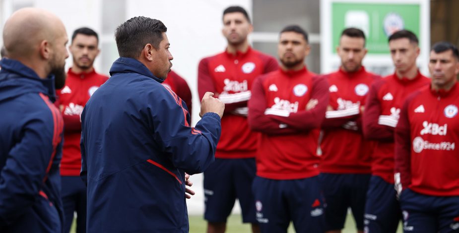 Con Córdova a la cabeza: el cuerpo técnico que dirigió la práctica de La Roja de cara al duelo ante Ecuador
