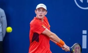Promisorio tenista peruano que enfrentará a Chile en Copa Davis dio el batacazo ante Hugo Dellien en Temuco
